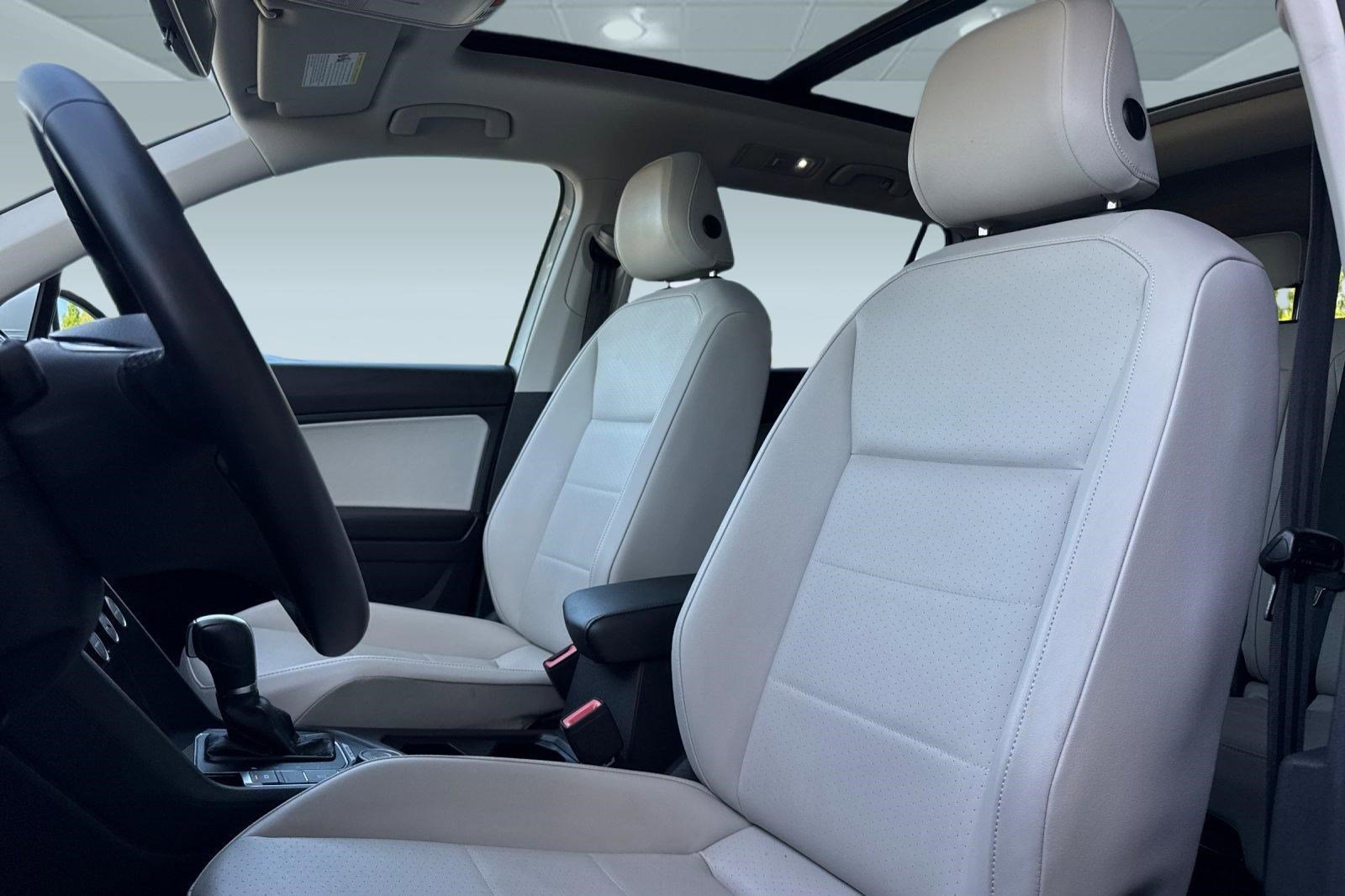 Used 2018 Volkswagen Tiguan SEL AWD/4WD image 15