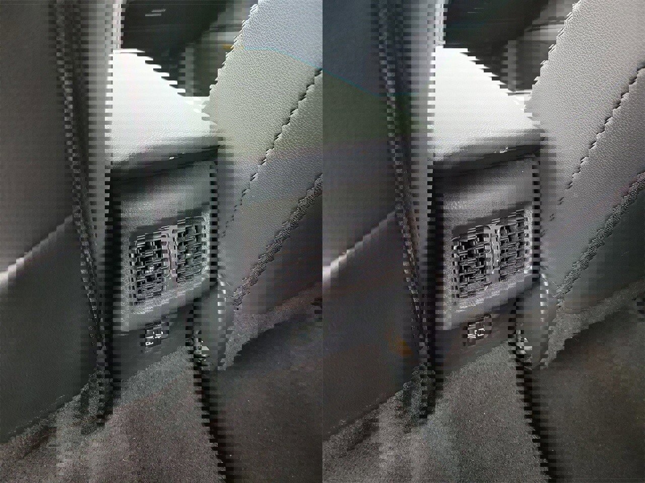 Used 2025 Toyota Camry SE image 11