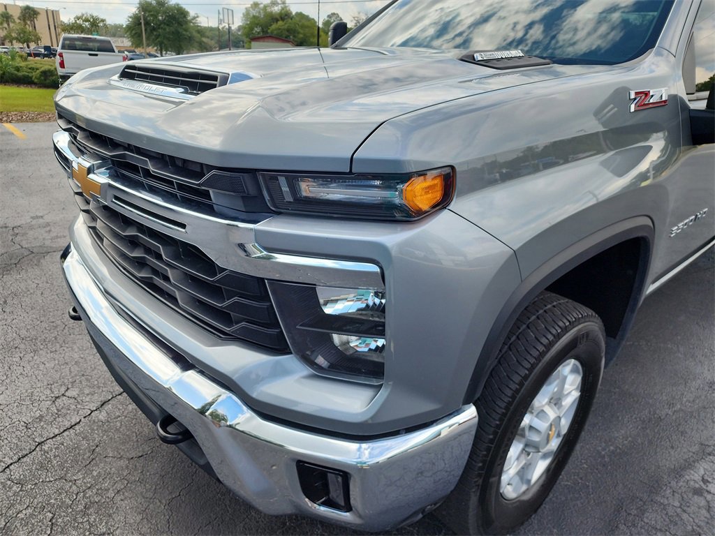 Used 2025 Chevrolet Silverado 3500 LT image 8