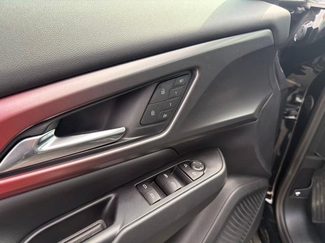 New 2025 Chevrolet Equinox EV RS w/ Convenience Package II AWD/4WD image 11