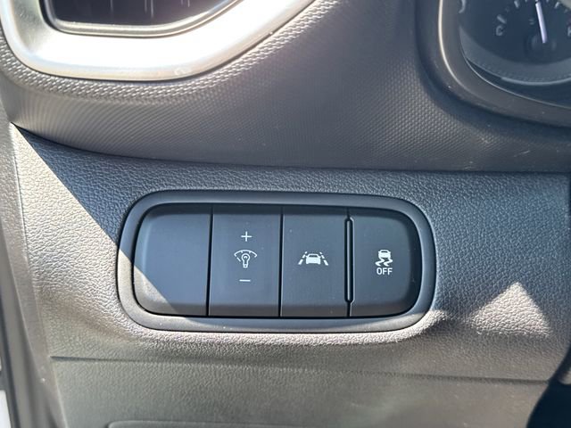 Used 2020 Hyundai Venue SEL image 25