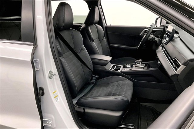 Used 2023 Mitsubishi Outlander Ralliart image 7