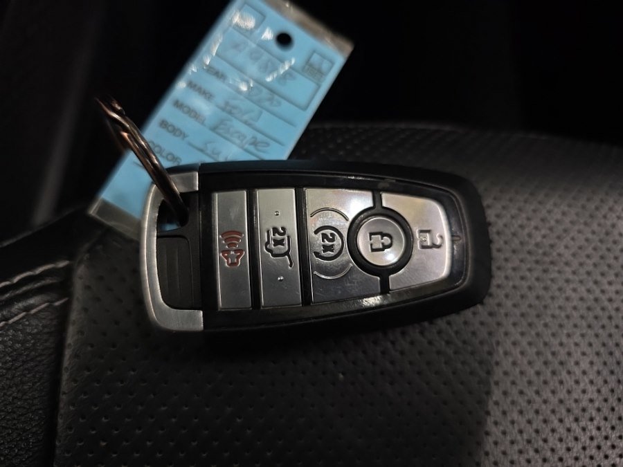 Used 2020 Ford Escape Titanium image 29