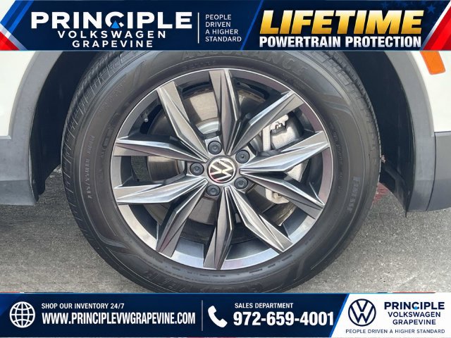 Used 2023 Volkswagen Tiguan SE FWD image 3