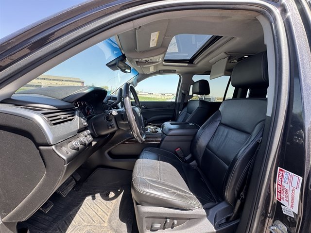 Used 2018 Chevrolet Suburban LT w/ LT Signature Package AWD/4WD image 10