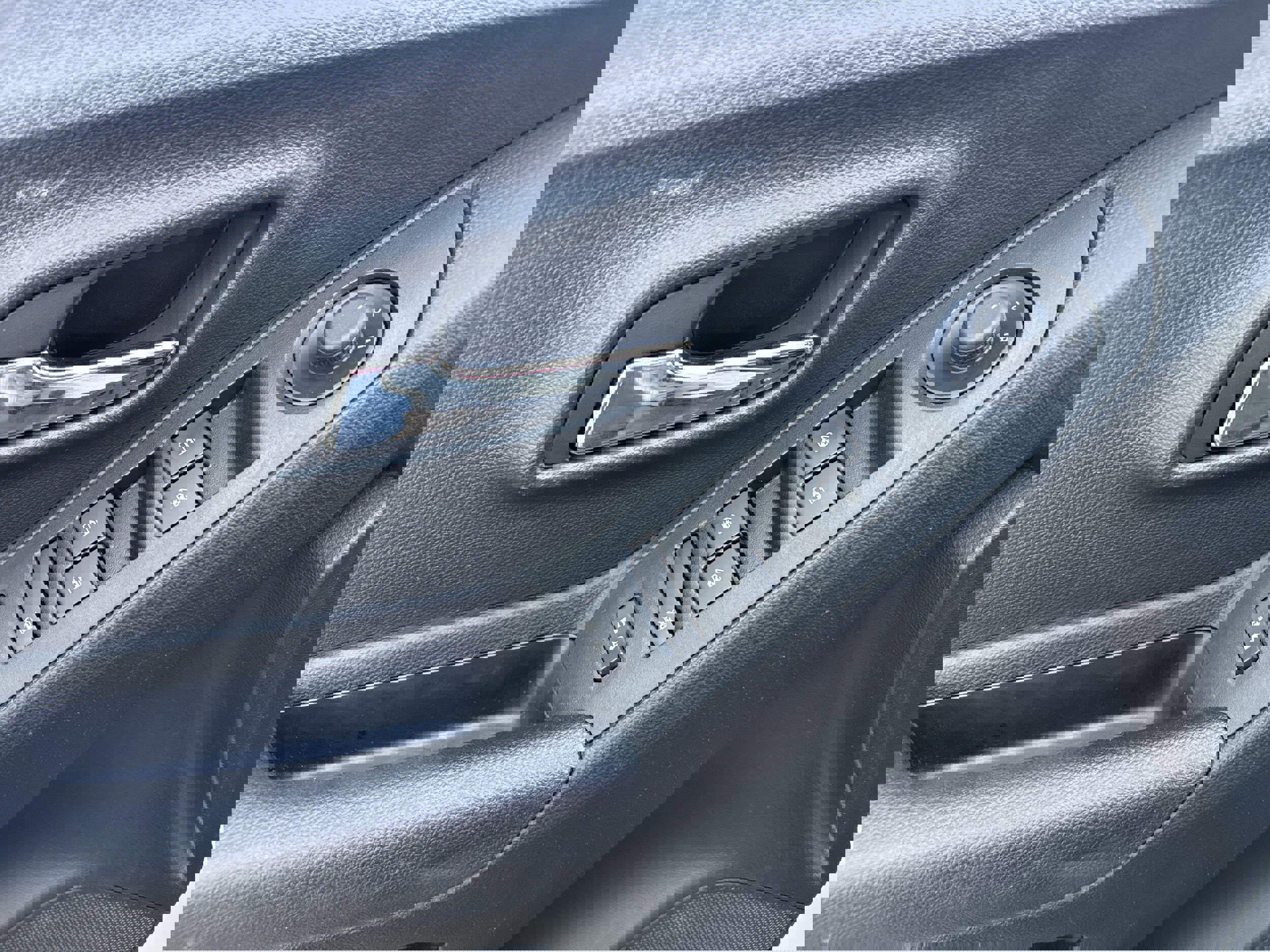 Used 2019 Chevrolet Trax LT w/ LT Convenience Package image 8