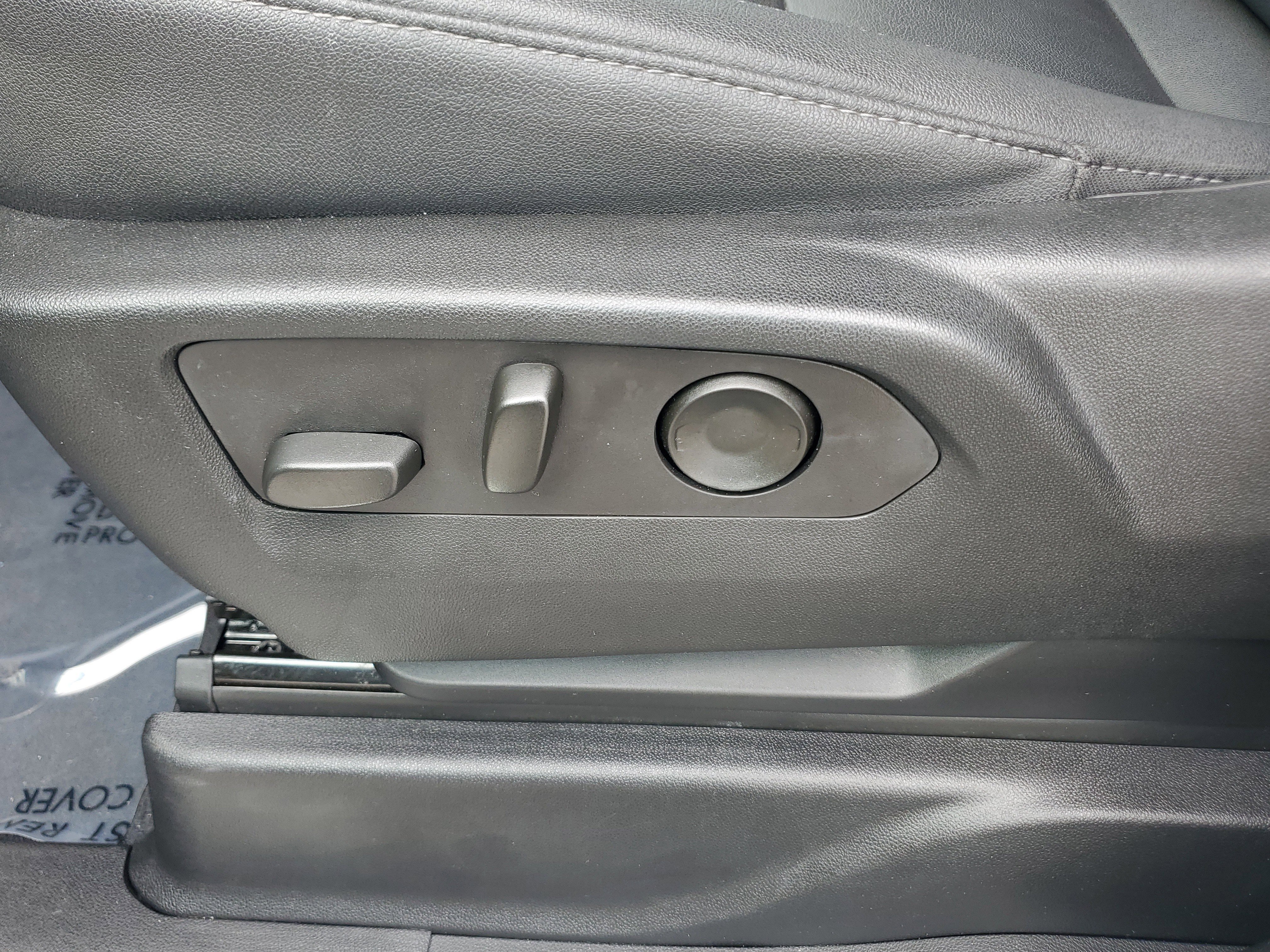 Used 2023 Chevrolet Suburban Z71 w/ Luxury Package image 12