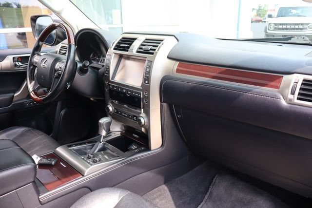 Used 2014 Lexus GX 460 w/ Premium Package AWD/4WD image 36