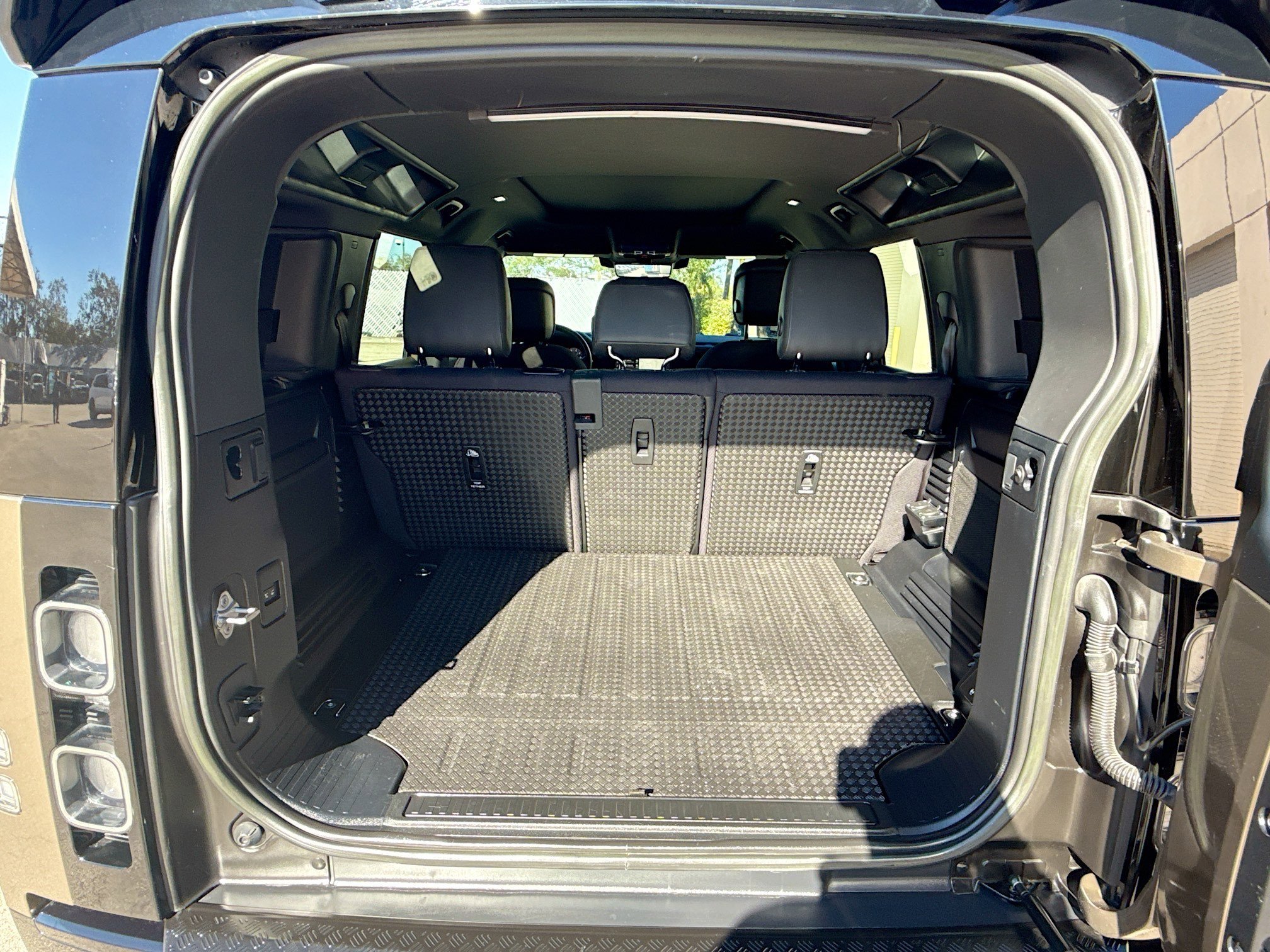 Used 2023 Land Rover Defender 110 X image 26