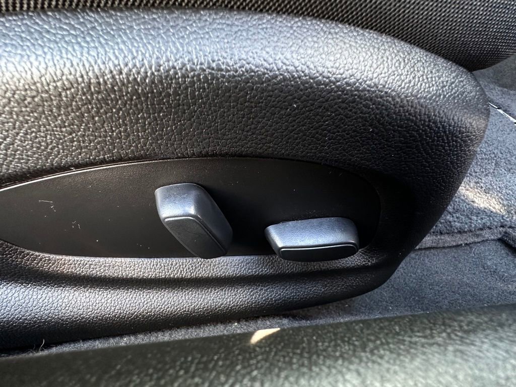 Certified 2021 Chevrolet Camaro LT RWD image 13