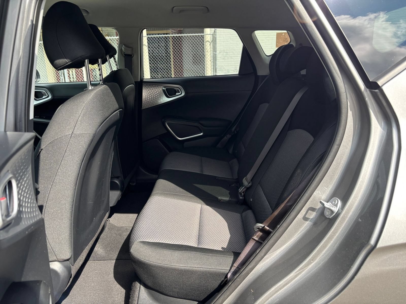 Used 2025 Kia Soul LX w/ LX Technology Package FWD image 19
