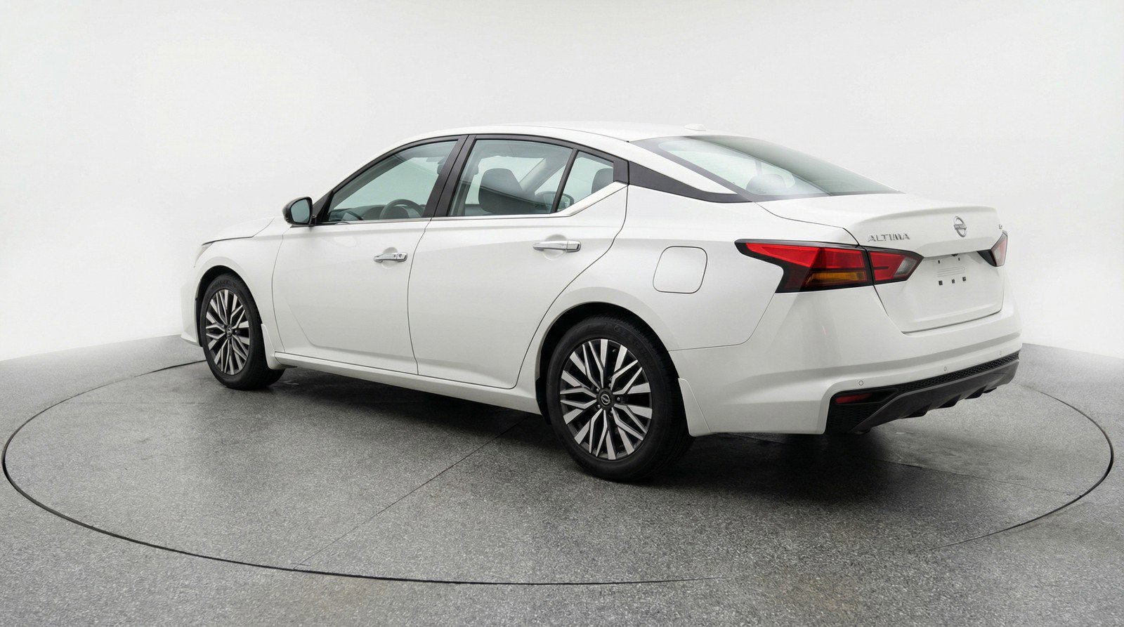 Used 2025 Nissan Altima 2.5 SV FWD image 6