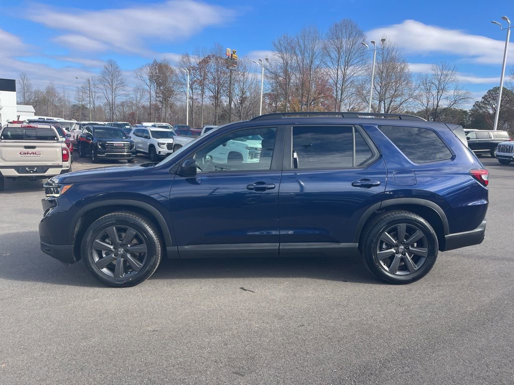 Used 2025 Honda Pilot Sport image 2