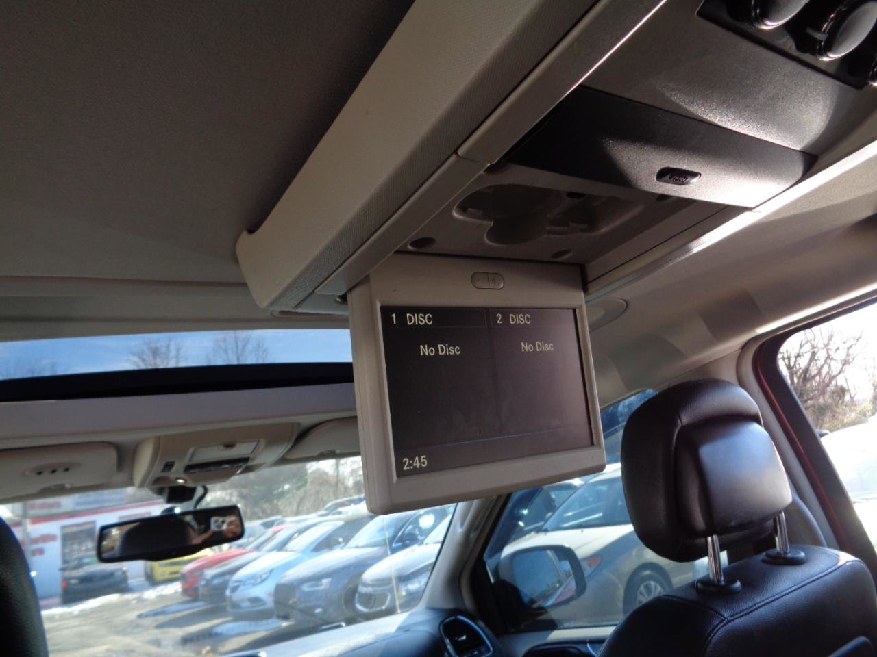 Used 2016 Chrysler Town & Country Touring-L image 49