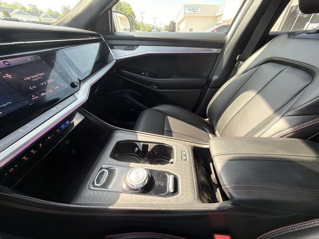 Used 2024 Jeep Wagoneer Launch Edition AWD/4WD image 23