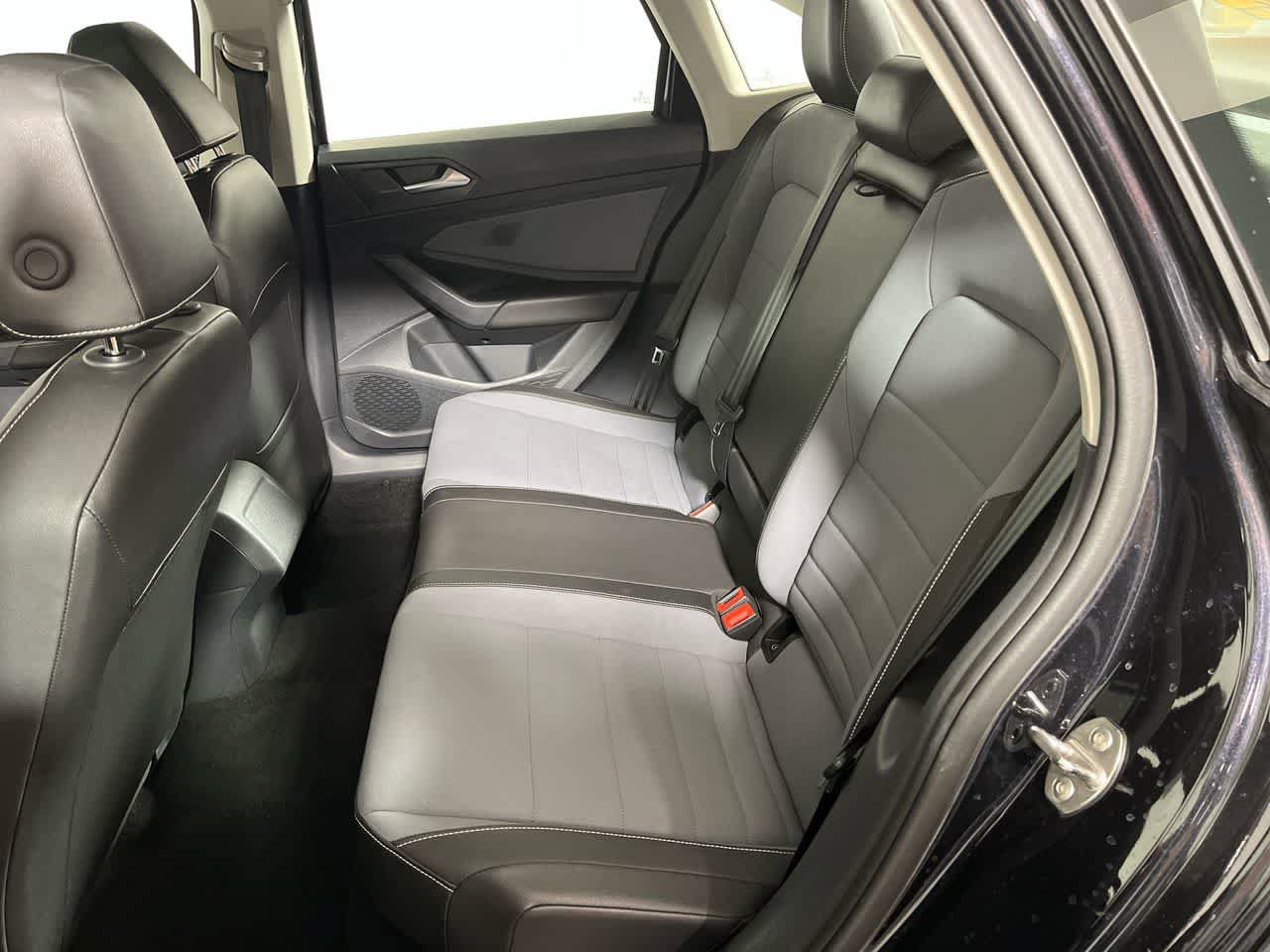 Used 2025 Volkswagen Jetta SE FWD image 27