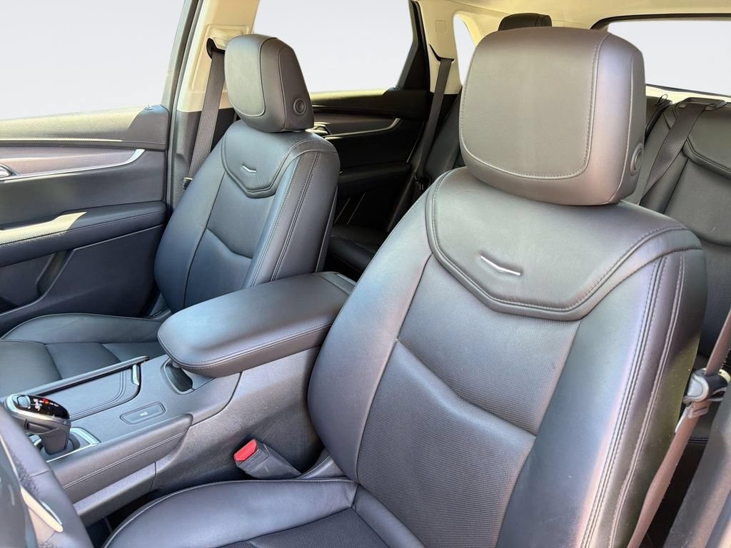 Used 2017 Cadillac XT5 Luxury w/ Driver Awareness Package FWD image 23