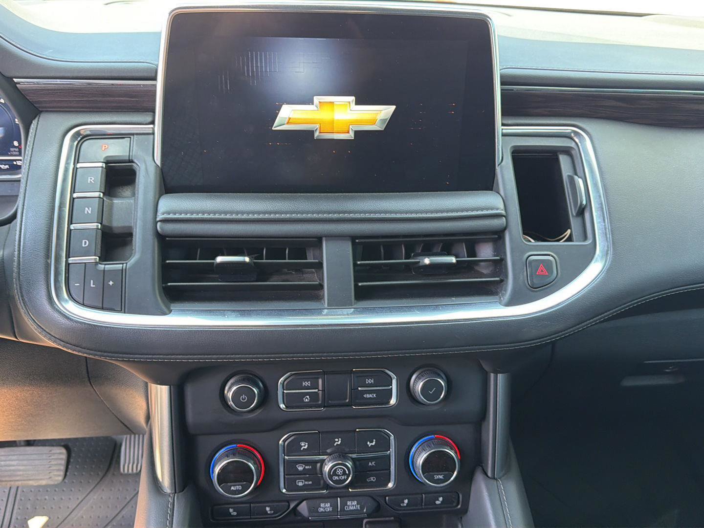 Used 2023 Chevrolet Suburban LT image 9