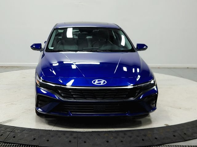 Used 2025 Hyundai Elantra Limited FWD image 3