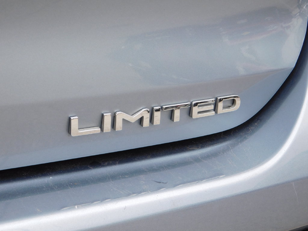 Used 2022 Toyota Highlander Limited FWD image 11