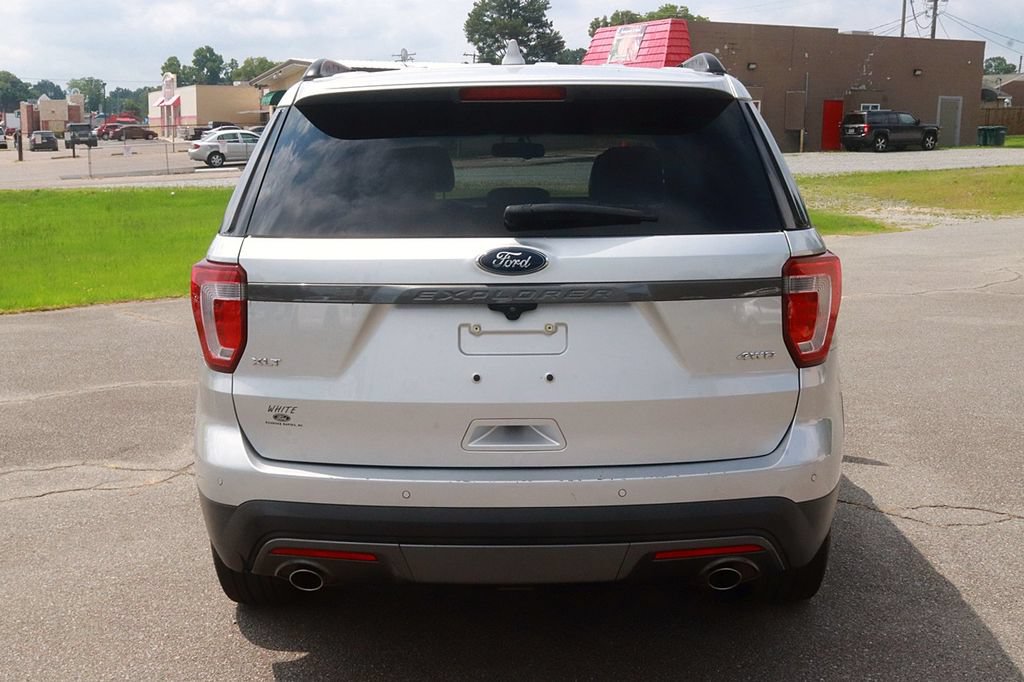 Used 2017 Ford Explorer XLT w/ Equipment Group 202A AWD/4WD image 6