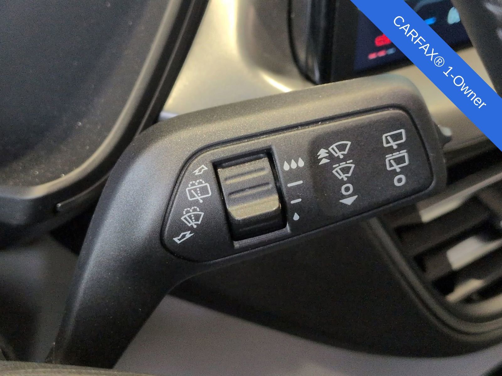 Used 2025 Ford Escape SE image 28