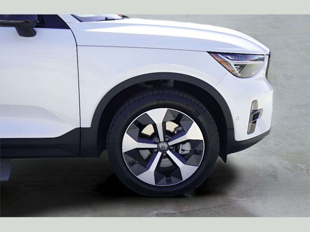 New 2025 Volvo XC40 B5 Plus w/ Protection Package Premier image 3