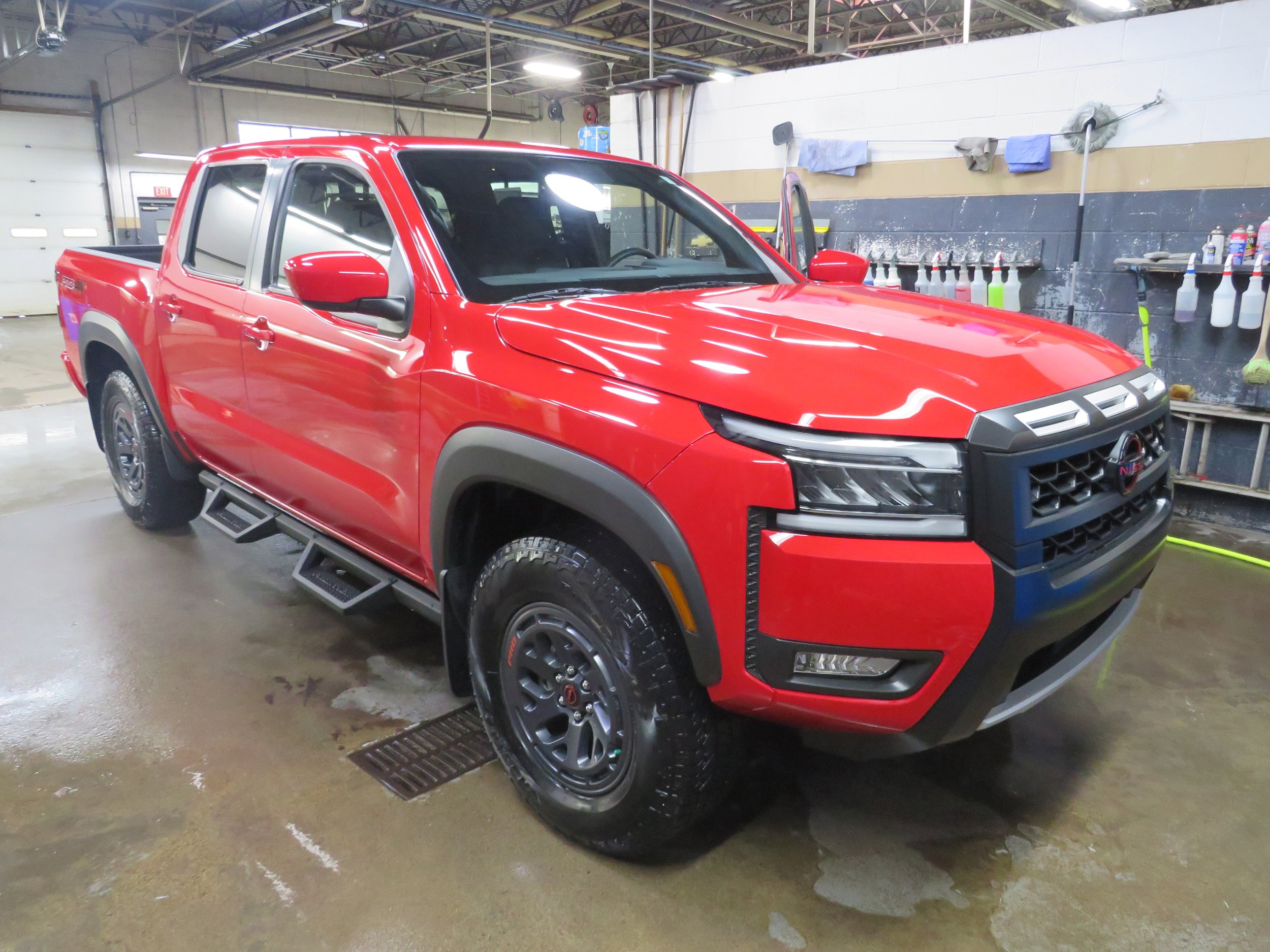 Used 2025 Nissan Frontier PRO-4X image 1