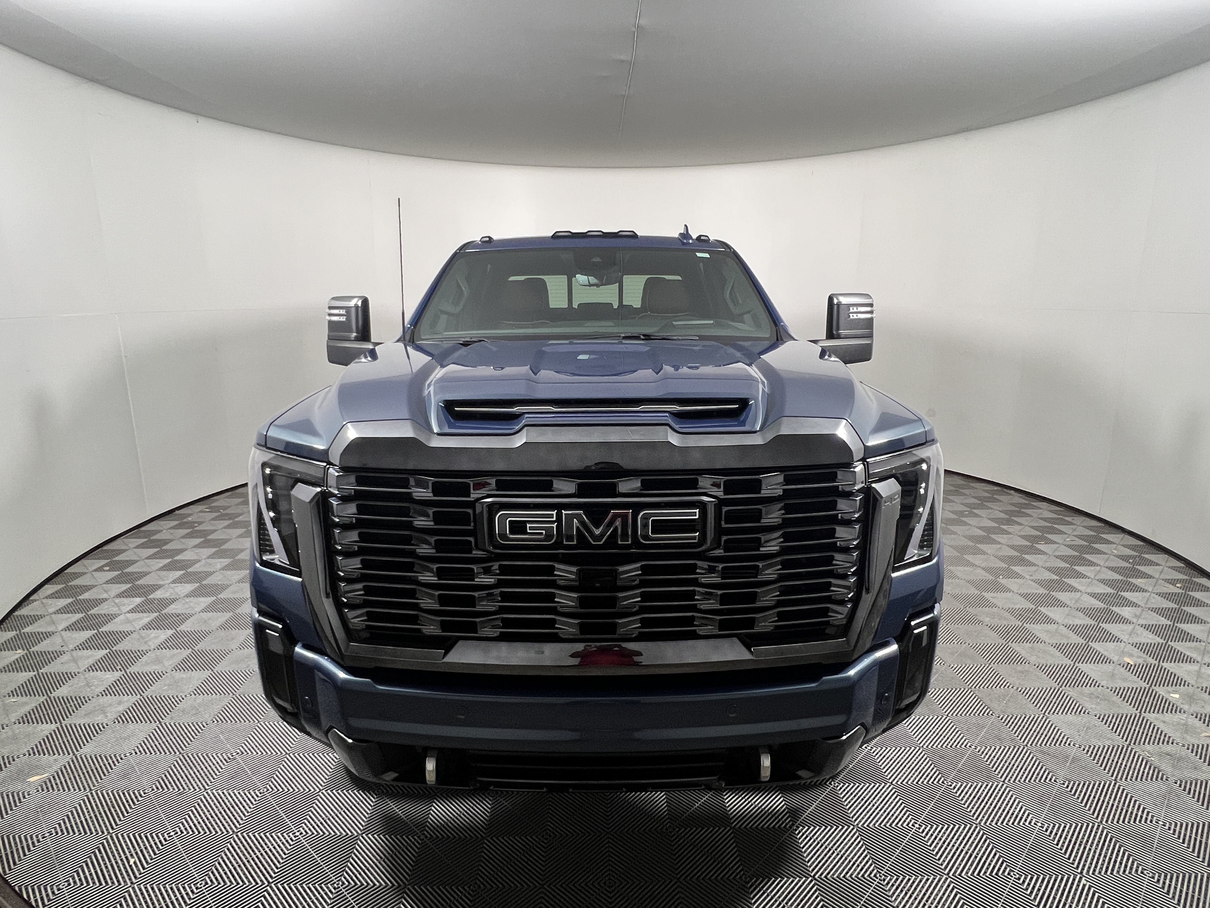 Used 2024 GMC Sierra 2500 Denali Ultimate AWD/4WD image 8