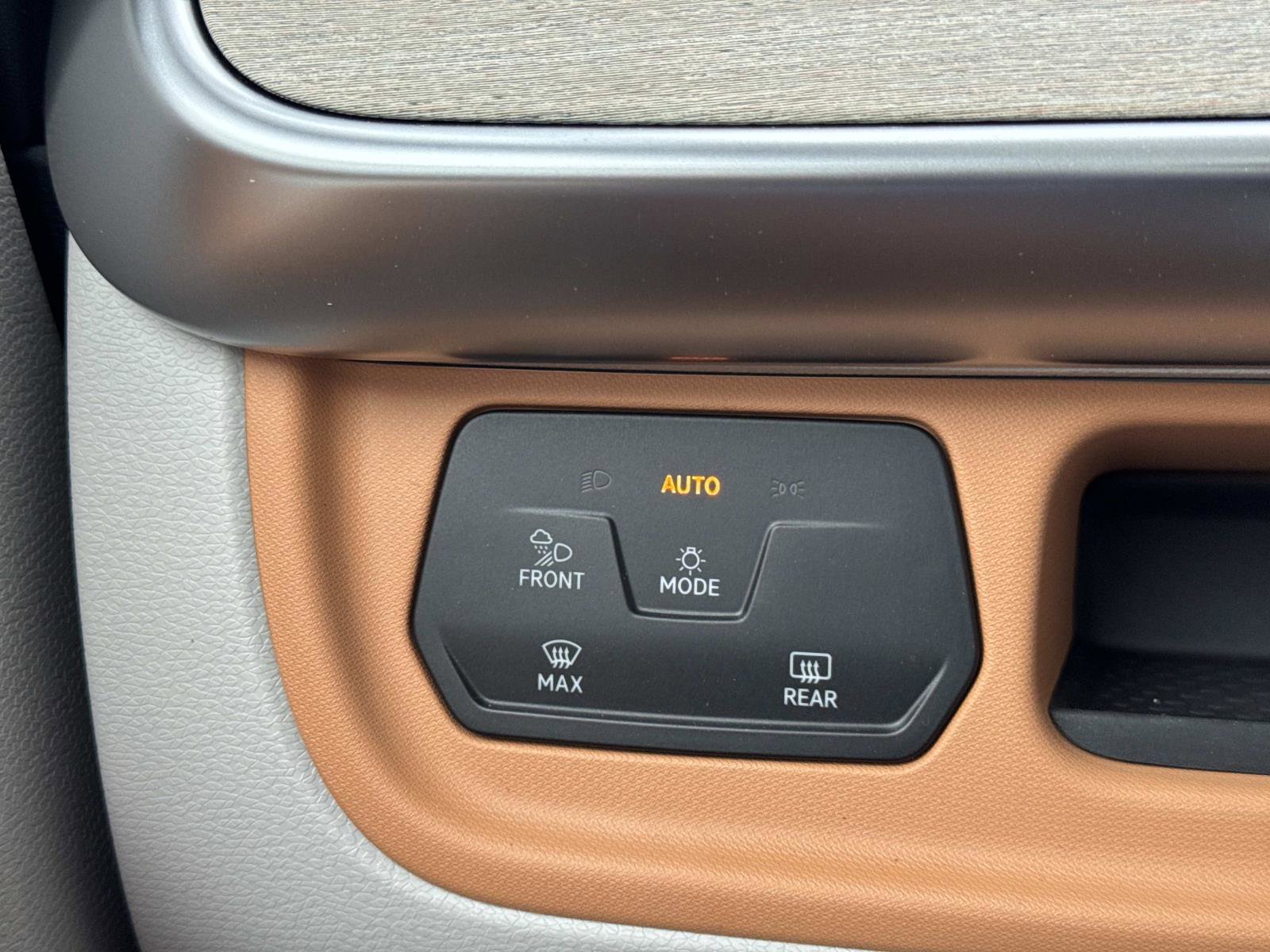 New 2025 Volkswagen ID. Buzz Pro S Plus image 28