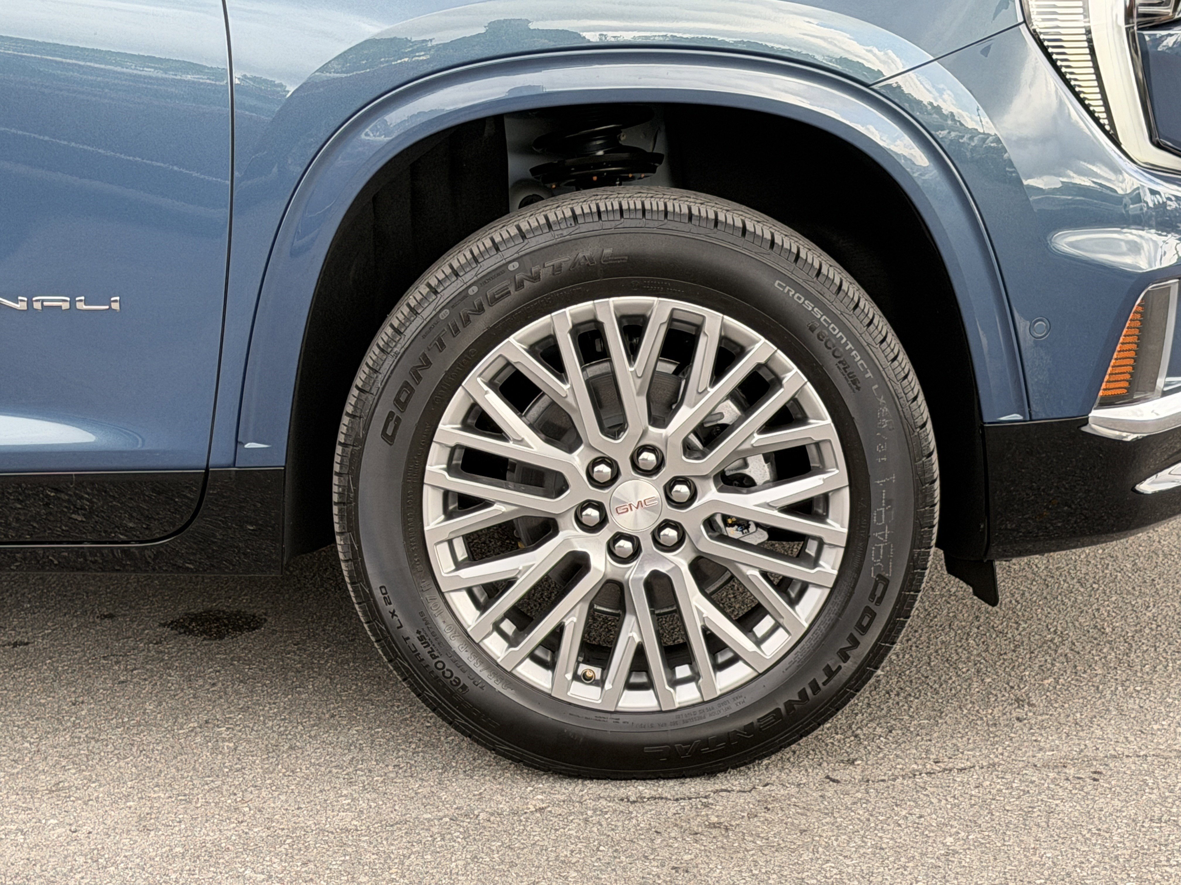 New 2026 GMC Acadia Denali w/ Super Cruise Package image 9