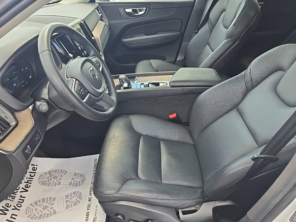 Used 2022 Volvo XC60 B5 Momentum AWD/4WD image 29