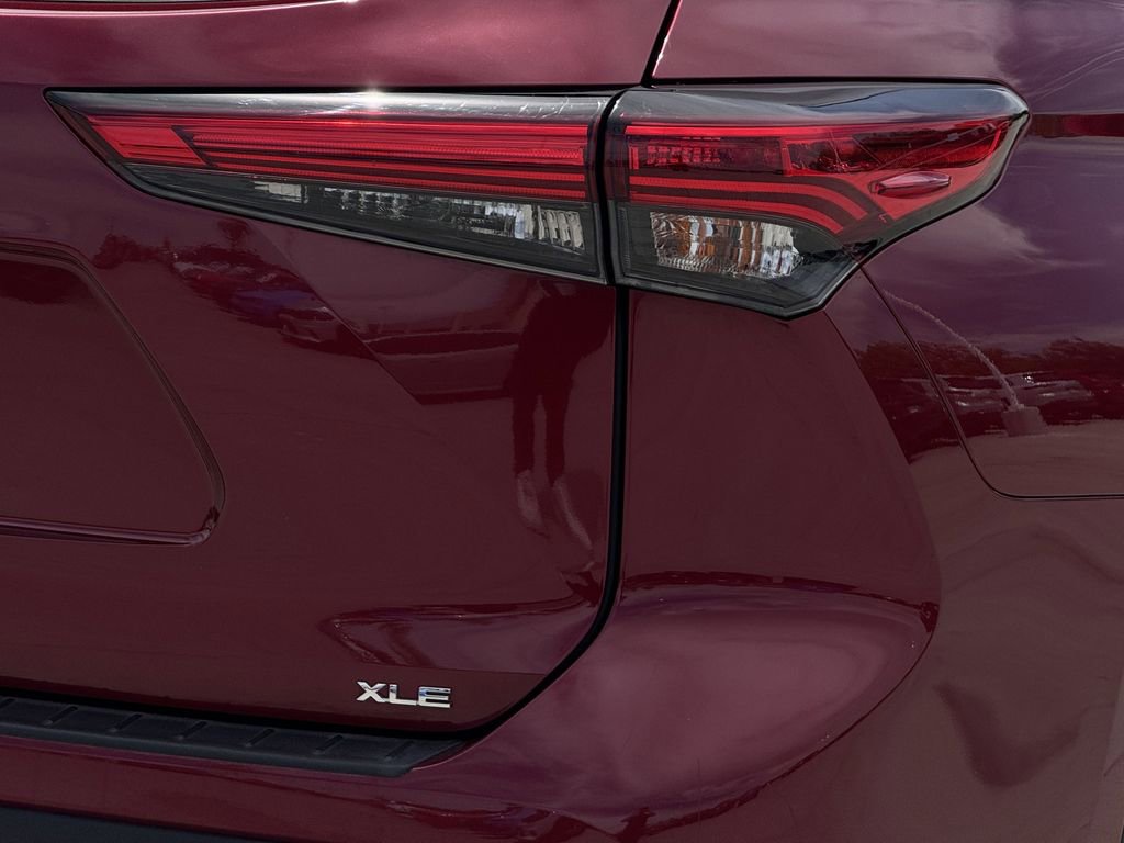 Used 2023 Toyota Highlander XLE image 10