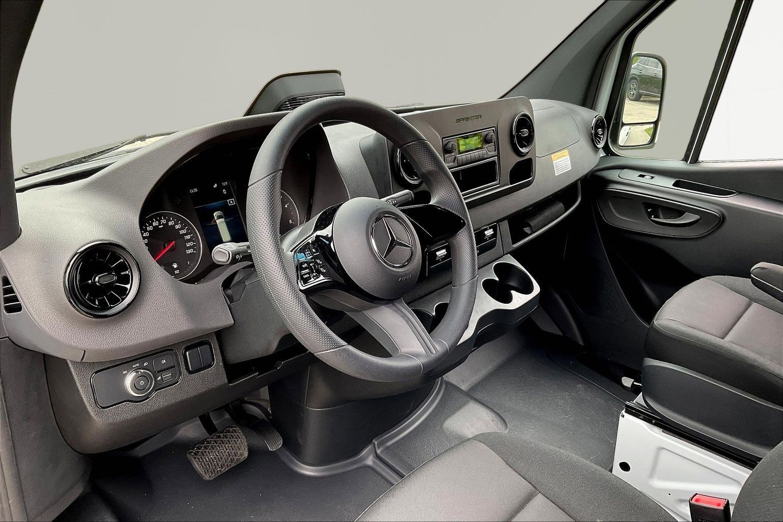 Used 2025 Mercedes-Benz Sprinter 2500 image 16