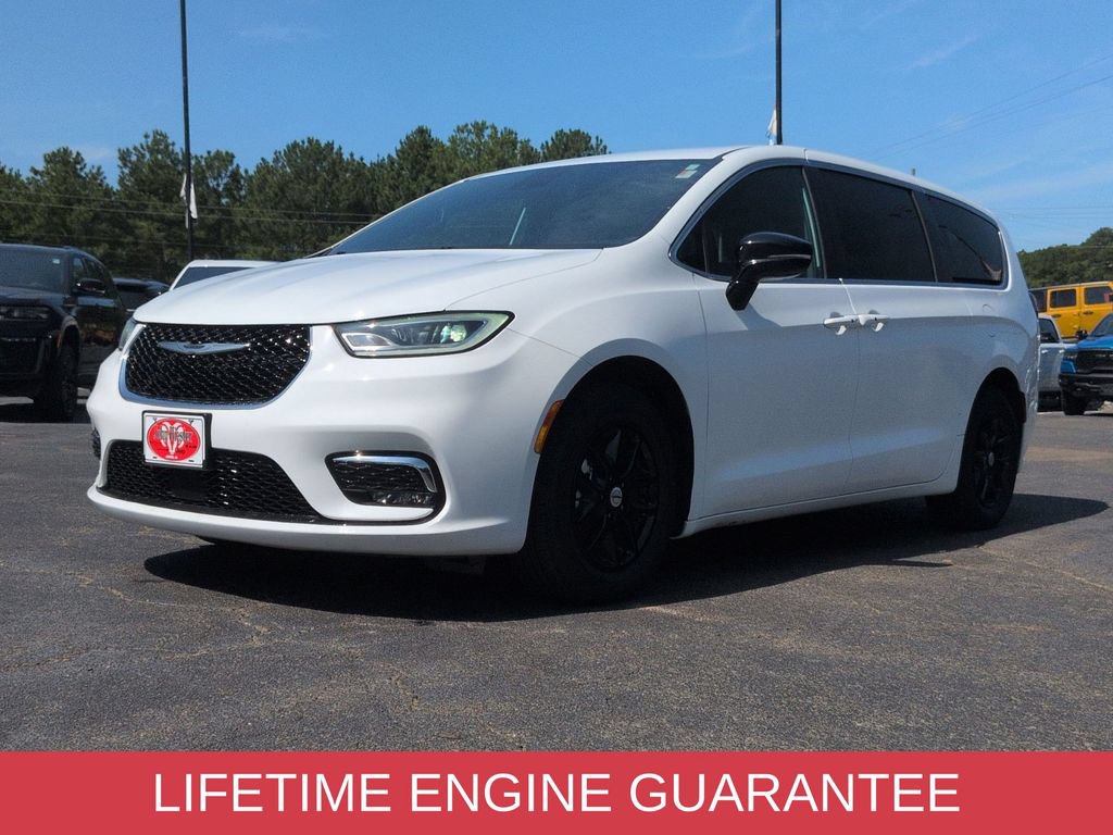 Used 2025 Chrysler Pacifica Select FWD image 6