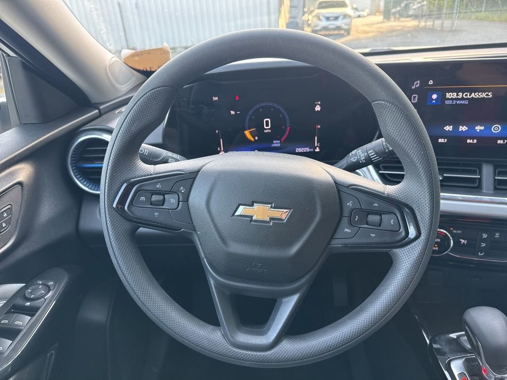 Used 2025 Chevrolet Trax LT image 17