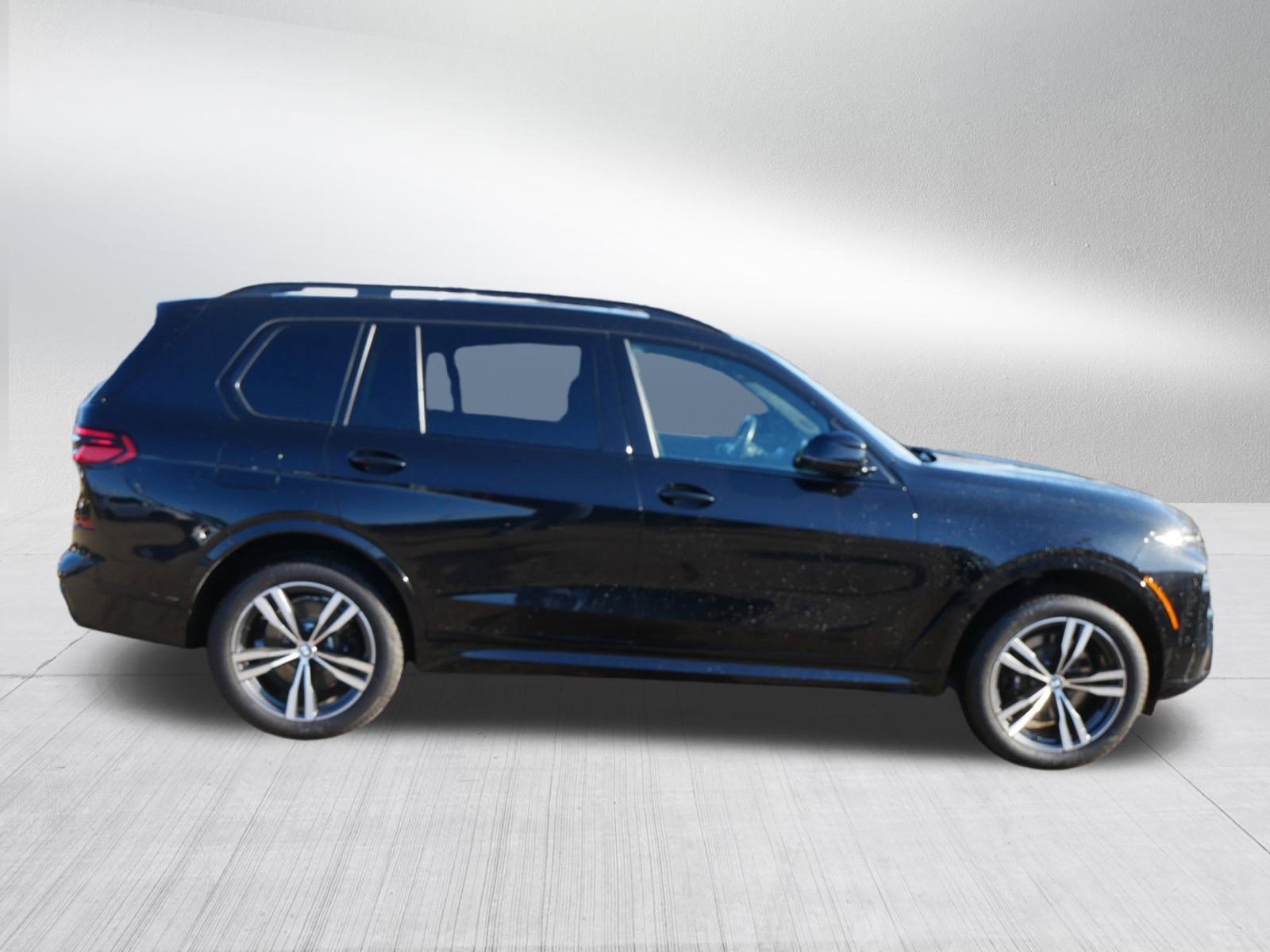 Used 2023 BMW X7 xDrive40i w/ Executive Package image 8