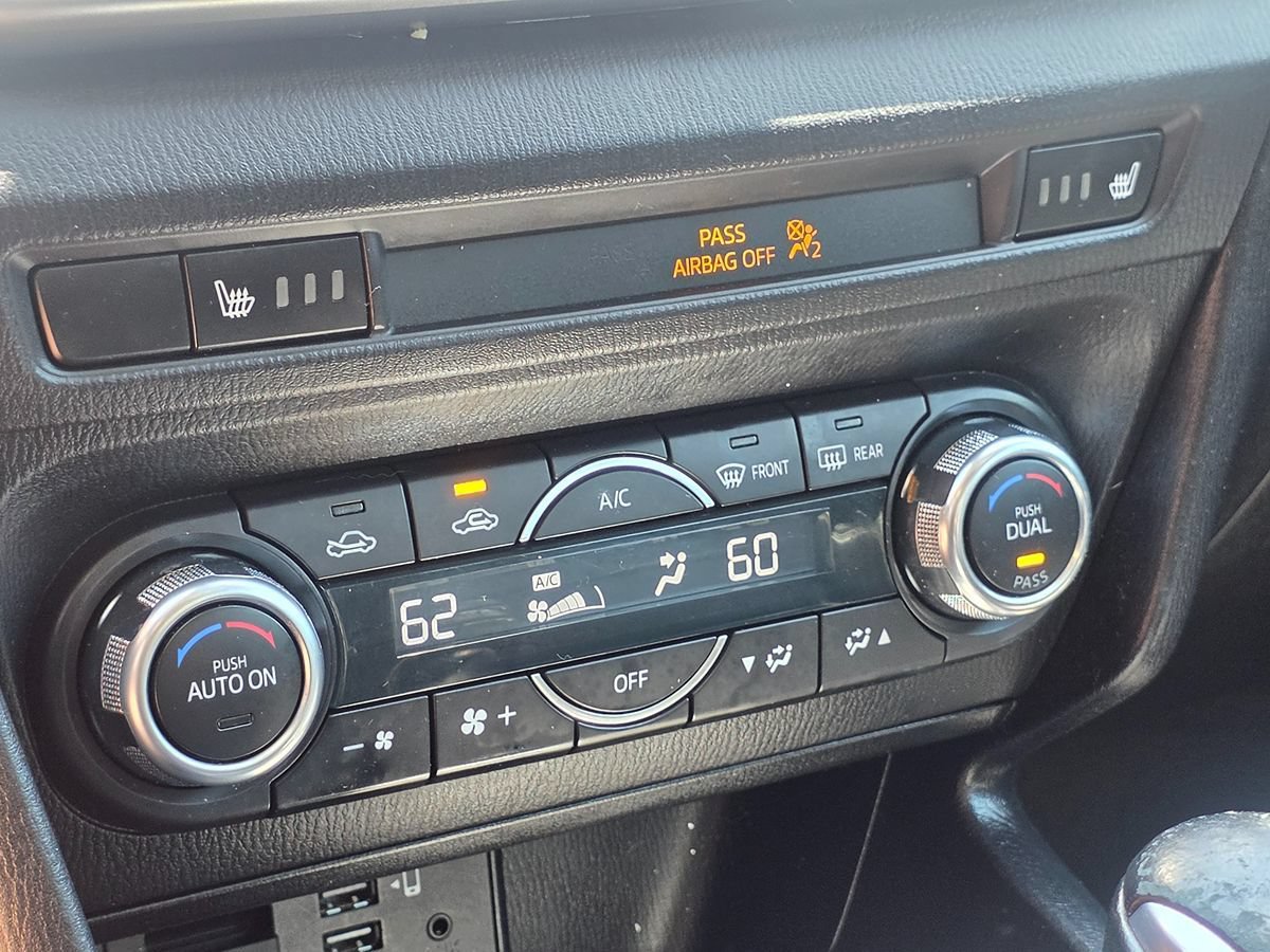 Used 2018 MAZDA MAZDA3 Touring FWD image 37