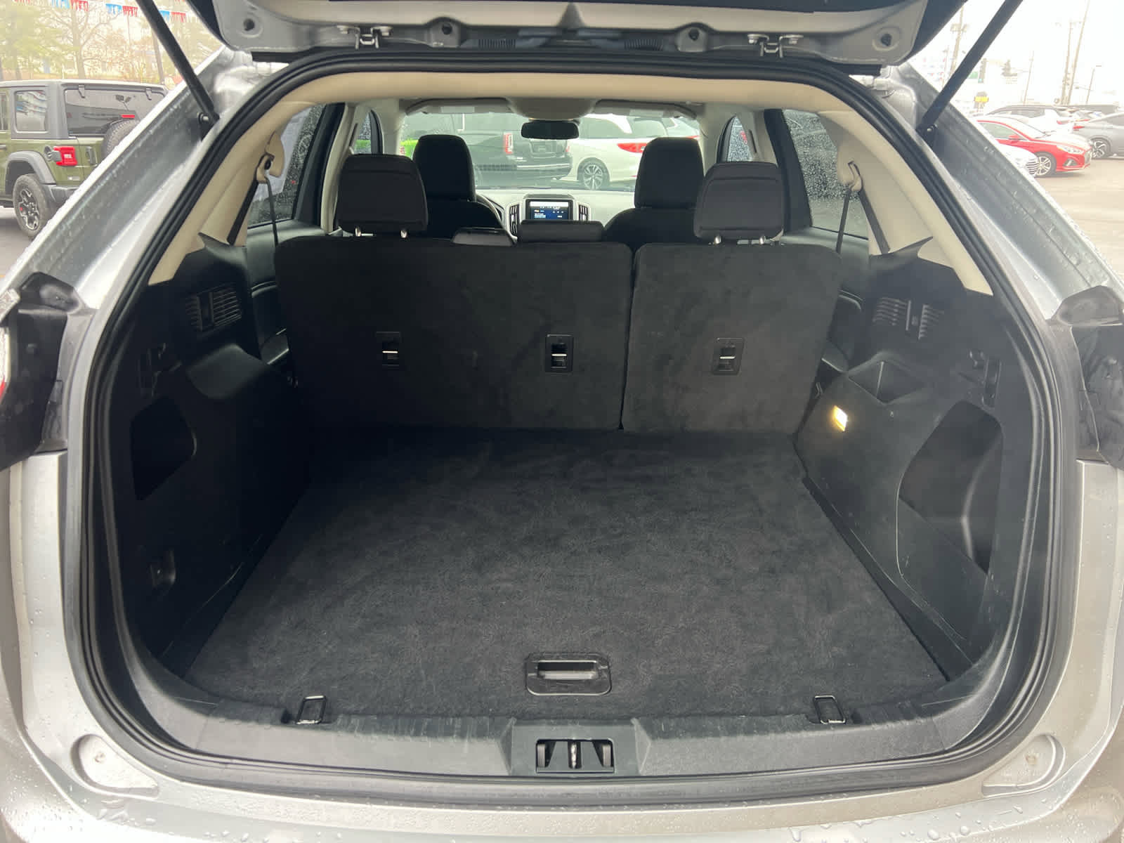 Used 2022 Ford Edge SE image 11