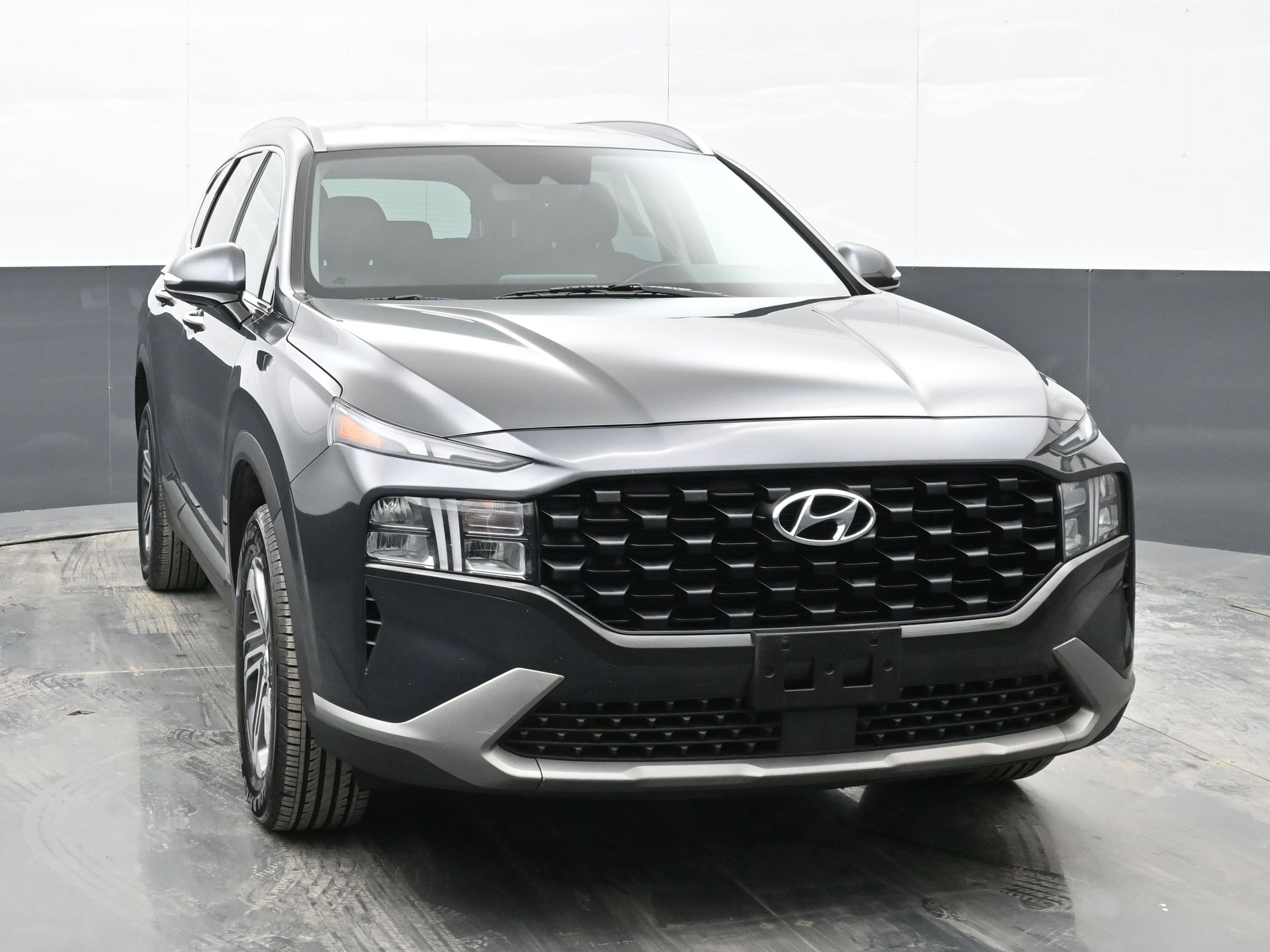 Used 2023 Hyundai Santa Fe SEL image 3