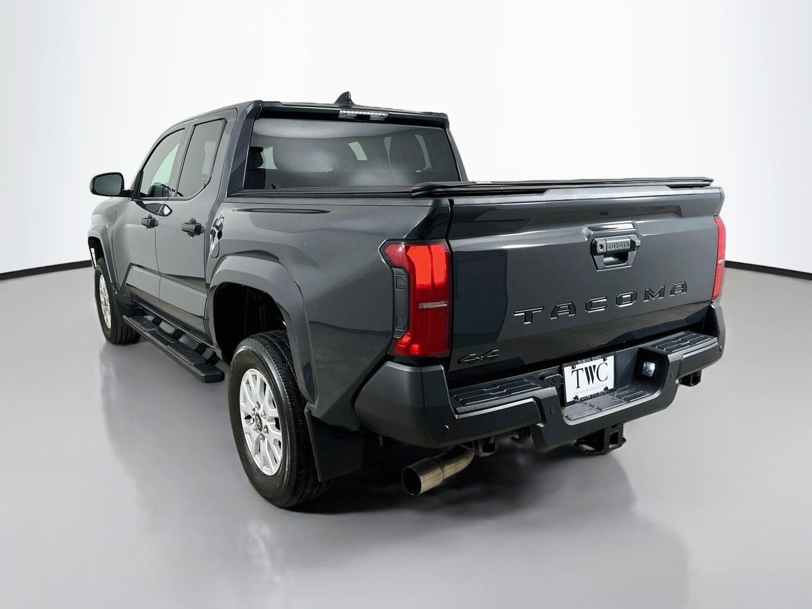 Used 2024 Toyota Tacoma SR w/ SR Upgrade Package AWD/4WD image 7