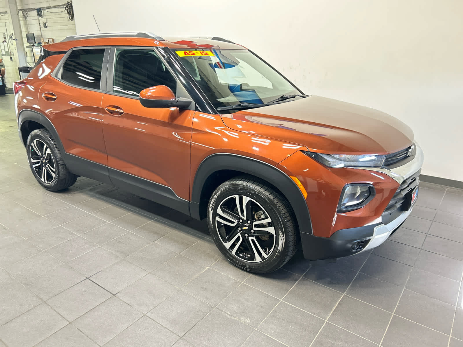 Used 2021 Chevrolet TrailBlazer LT w/ Driver Confidence Package FWD image 2