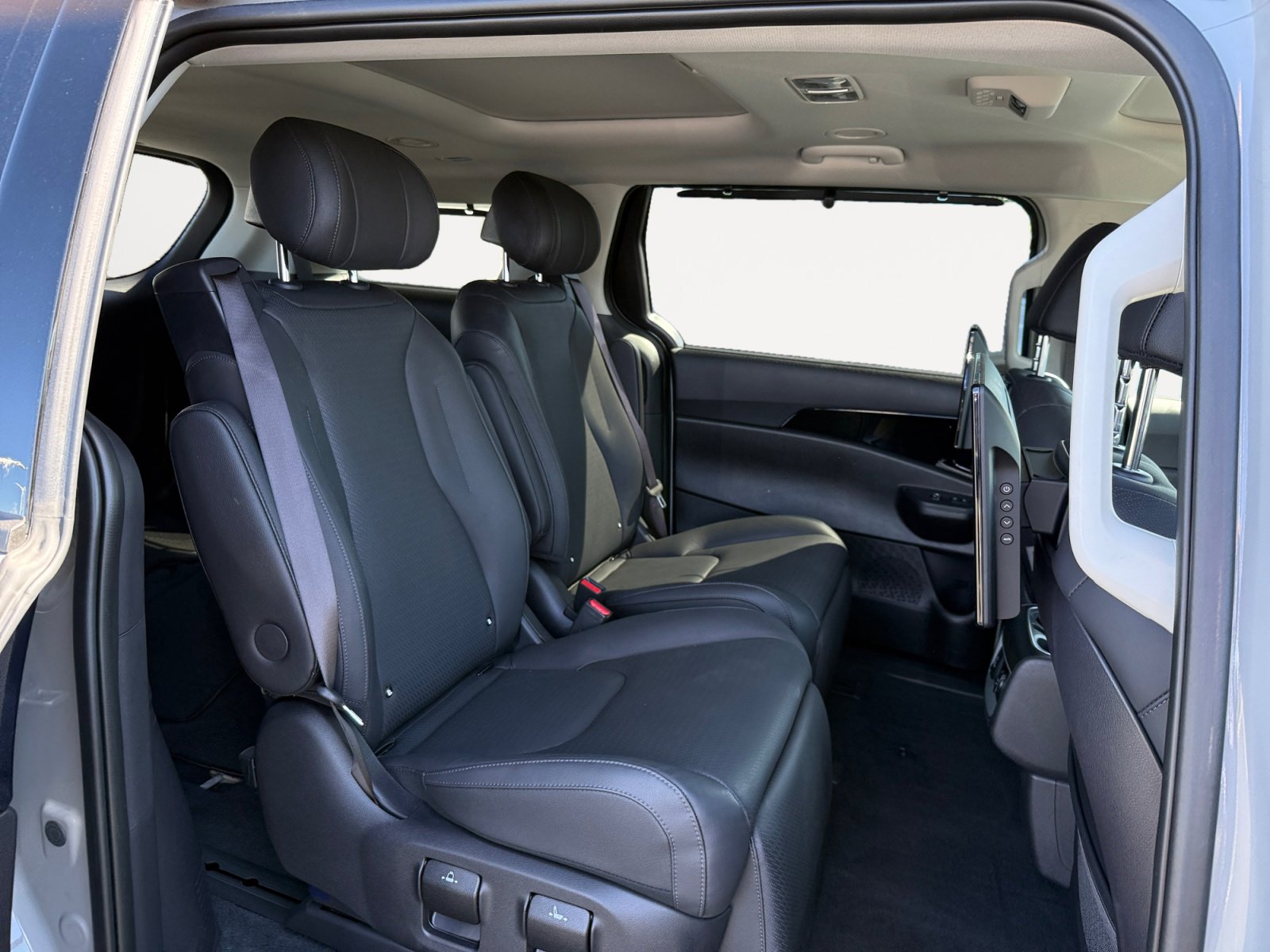Used 2025 Kia Carnival SX Prestige FWD image 18