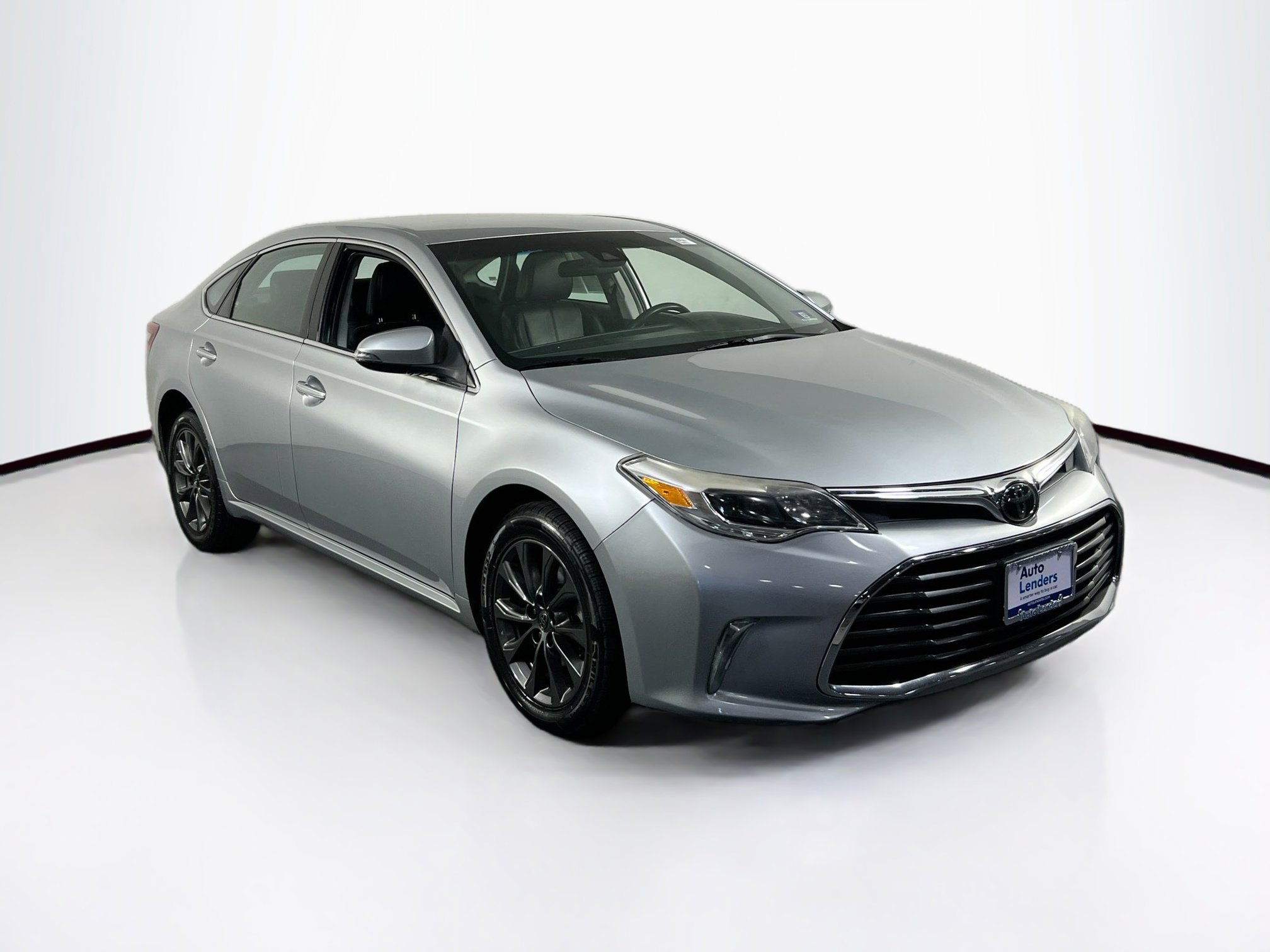Used 2017 Toyota Avalon XLE image 3