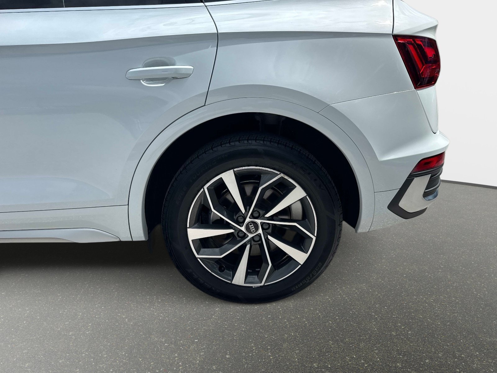 Certified 2023 Audi Q5 2.0T Premium Plus w/ Premium Plus Package AWD/4WD image 10