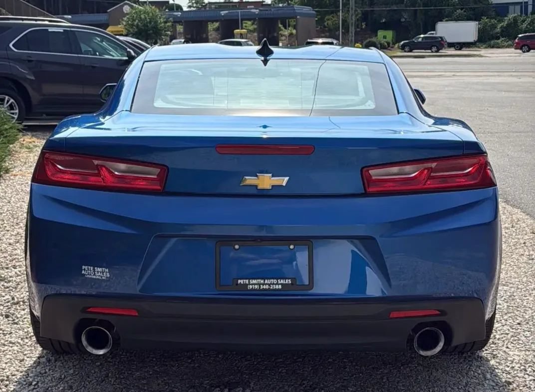 Used 2018 Chevrolet Camaro LT RWD image 8