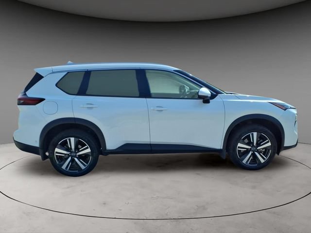 Certified 2025 Nissan Rogue SL w/ Tech Package FWD image 6
