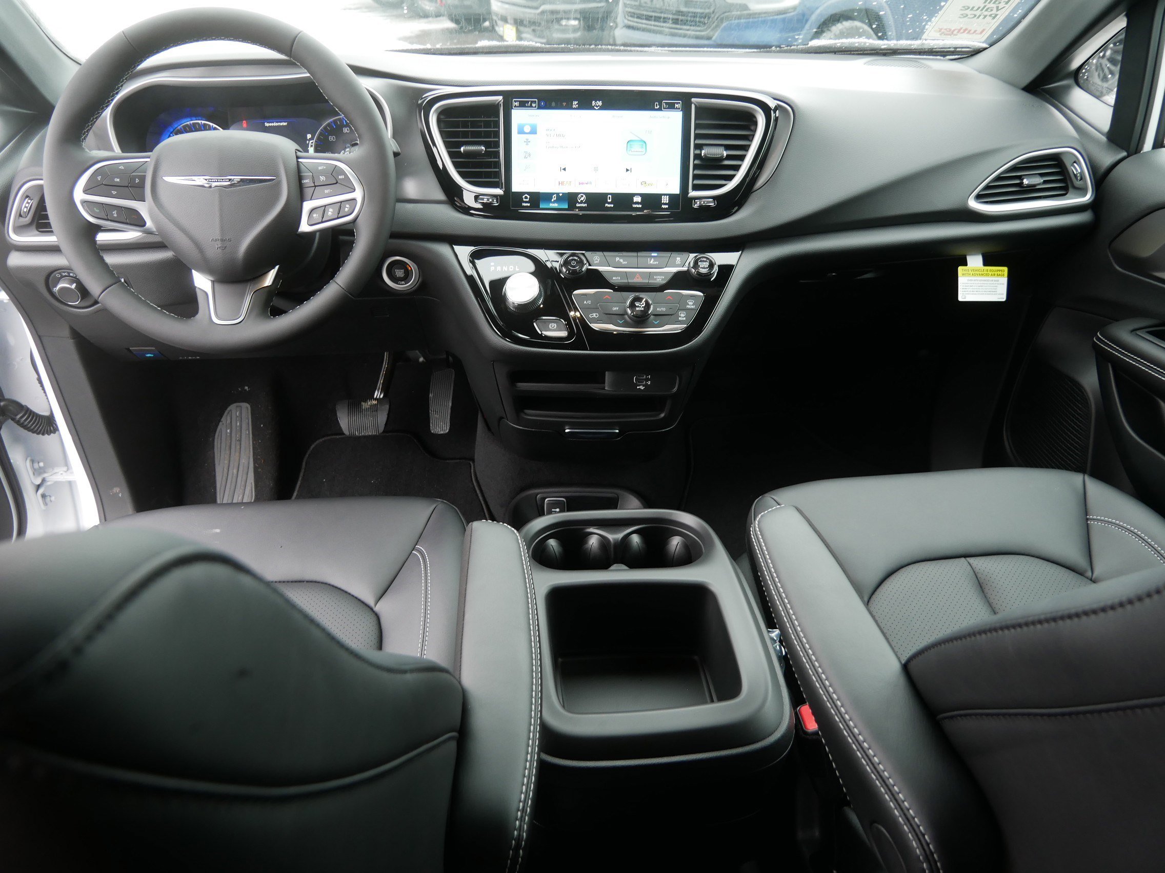 New 2026 Chrysler Voyager LX image 10