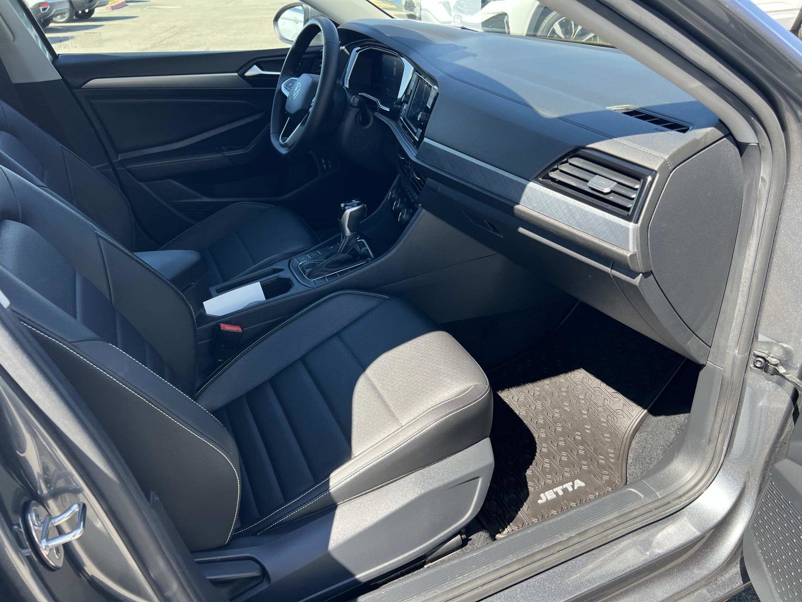 Certified 2022 Volkswagen Jetta SE image 27