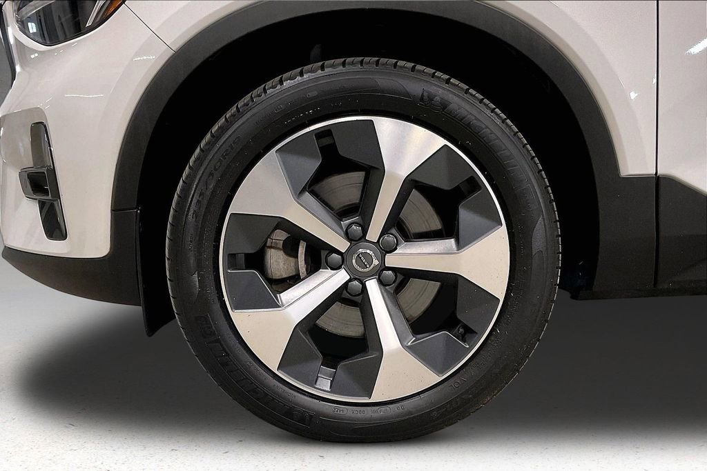 Certified 2023 Volvo XC40 B5 Plus w/ Protection Package Premier AWD/4WD image 34